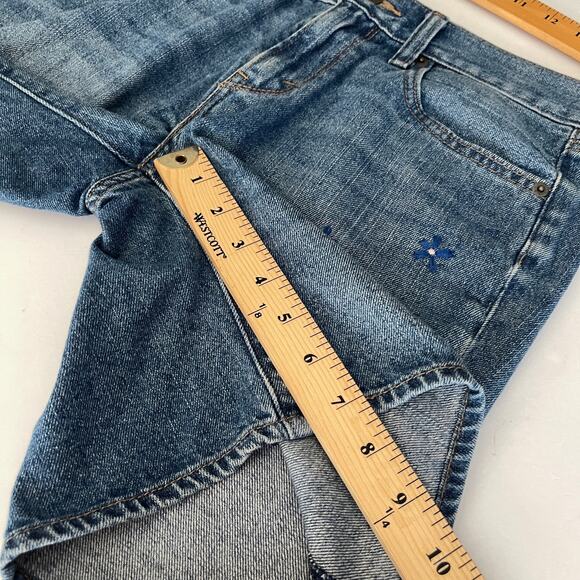 Levi’s SAMPLE GARMENT Daisy Drive Floral Embroidered Denim Shorts Size 27 Blue - Picture 8 of 9